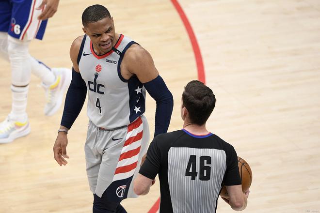 还是在场上 还是在场上